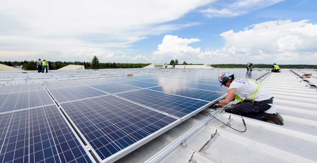 The Leduc Recreation Centre is home to Canada’s largest rooftop solar system. The 1.14 MW system was installed with support from the Enmax solar leasing project that is funded in part by ERA.